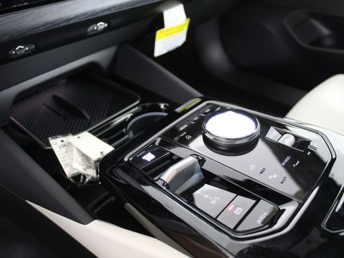 Used 2025 BMW 530i image 16