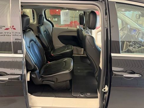 Used 2022 Chrysler Pacifica Limited FWD image 19