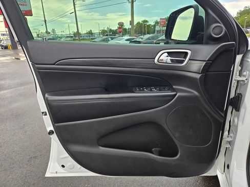 Used 2019 Jeep Grand Cherokee Altitude RWD image 21