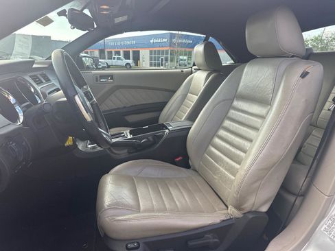 Used 2010 Ford Mustang Premium image 7