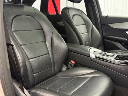 Used 2019 Mercedes-Benz GLC 300 4MATIC w/ Premium Package image 16