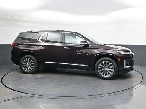 Used 2023 Chevrolet Traverse Premier image 3