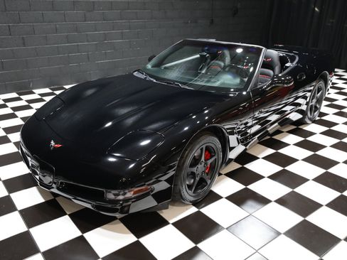 Used 2001 Chevrolet Corvette Convertible w/ Preferred Equipment Group2 RWD image 11