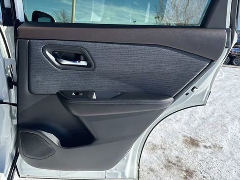 Used 2023 Nissan Rogue SV image 18