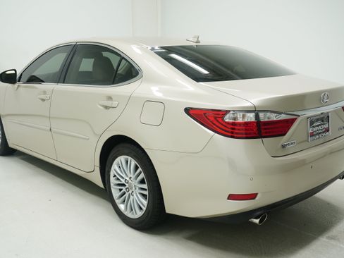 Used 2013 Lexus ES 350 w/ Luxury Pkg FWD image 6