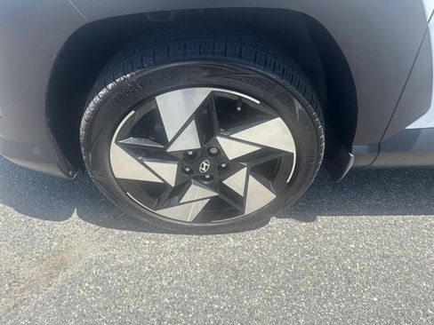 Used 2024 Hyundai Kona Limited AWD/4WD image 9