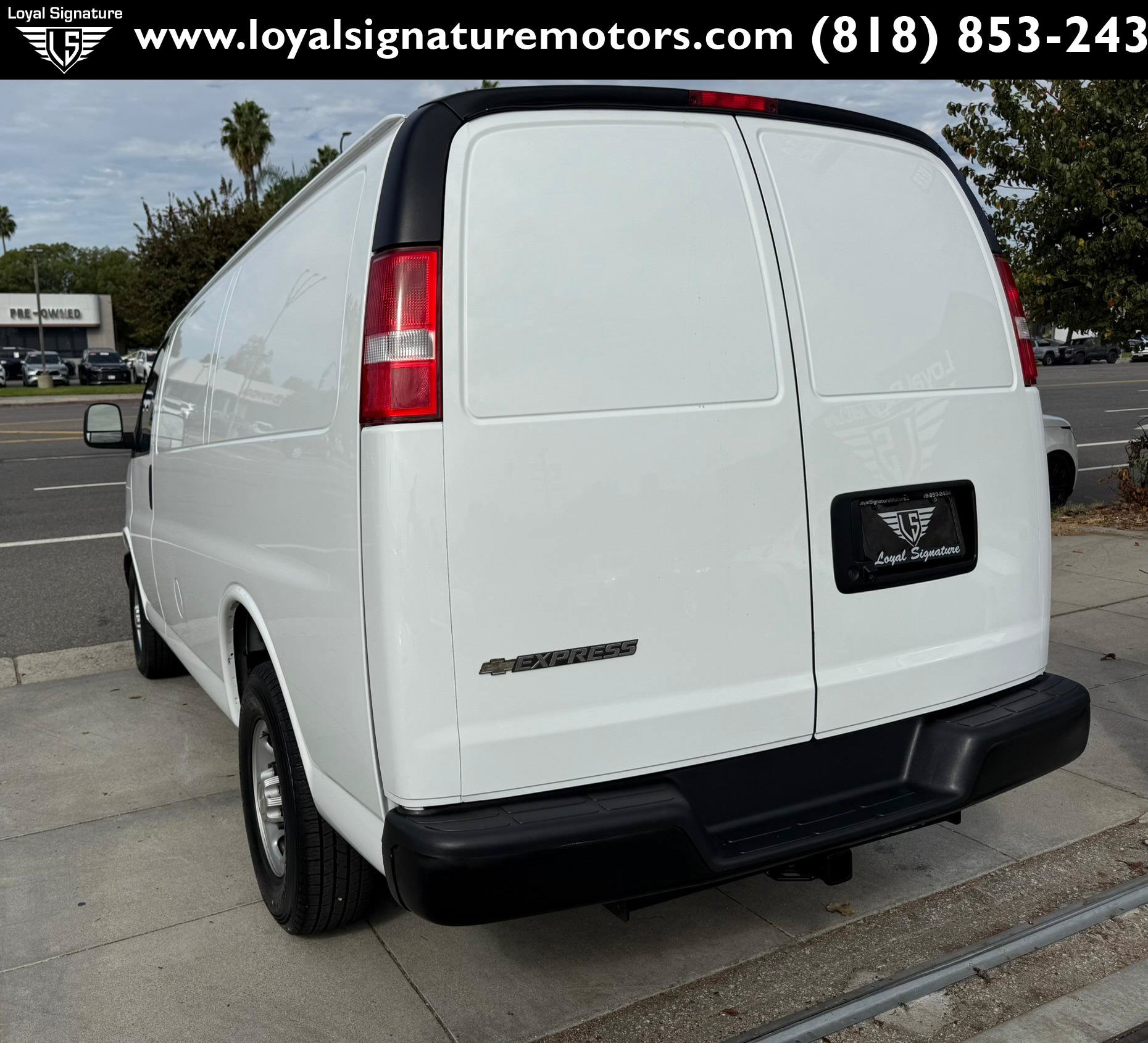 Used 2022 Chevrolet Express 2500 w/ Driver Convenience Package RWD image 5