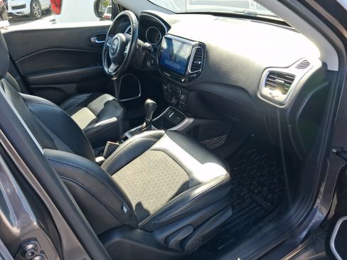 Used 2018 Jeep Compass Latitude w/ Popular Equipment Group FWD image 31