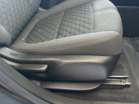 Used 2019 Chevrolet Blazer LT FWD image 23