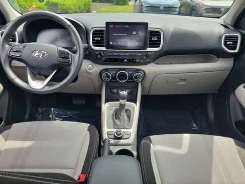 Used 2025 Hyundai Venue SEL FWD image 9