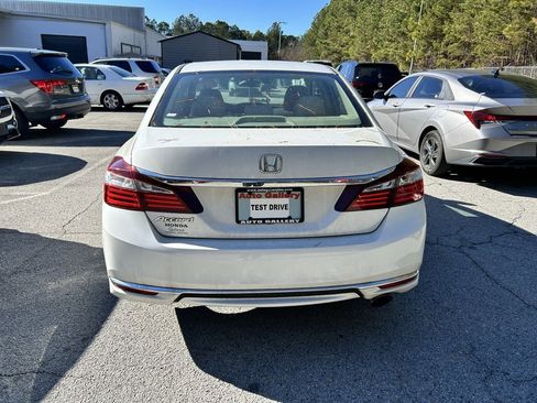 Used 2017 Honda Accord LX image 3