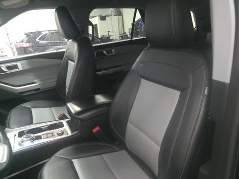 Used 2023 Ford Explorer XLT w/ Equipment Group 202A image 18