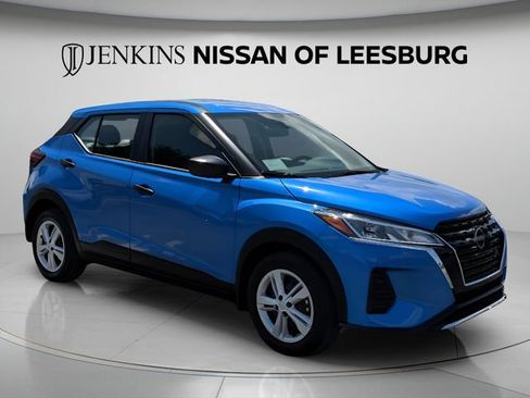 Certified 2025 Nissan Kicks Play S FWD image 11