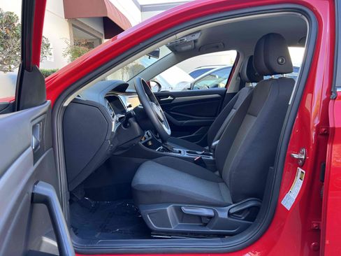 Used 2019 Volkswagen Jetta S image 4