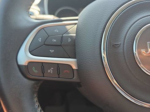 Used 2018 Jeep Compass Latitude FWD image 17