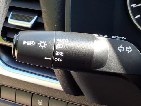 Used 2023 Nissan Rogue SV AWD/4WD image 29