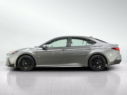 Used 2025 Toyota Camry SE FWD image 2