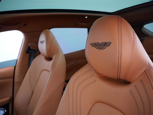 Used 2021 Aston Martin DBX image 5