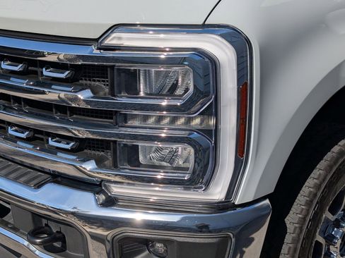 Used 2025 Ford F250 Lariat AWD/4WD image 9