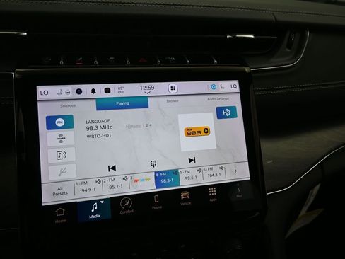 Used 2024 Jeep Grand Cherokee Overland w/ Luxury Tech Group IV image 26