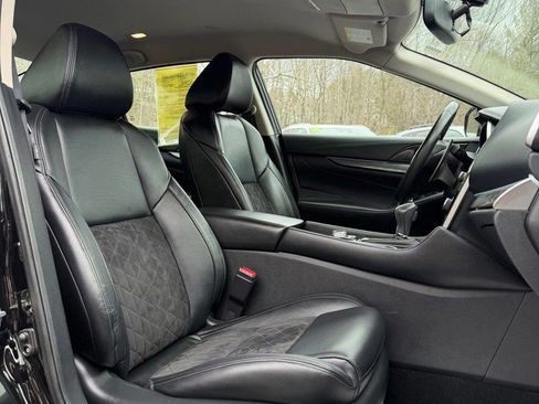 Used 2018 Nissan Maxima SR w/ Midnight Edition FWD image 13