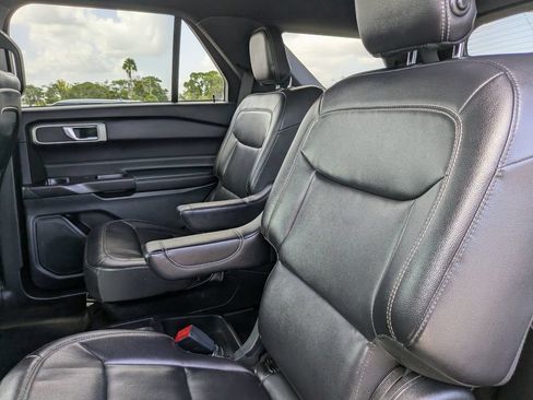 Used 2020 Ford Explorer XLT w/ Equipment Group 202A AWD/4WD image 21