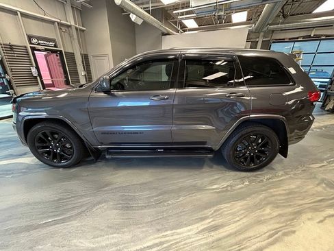 Used 2017 Jeep Grand Cherokee Altitude AWD/4WD image 32