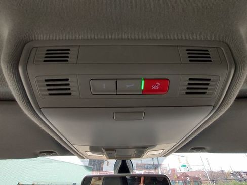 Used 2020 Volkswagen Tiguan SE image 47