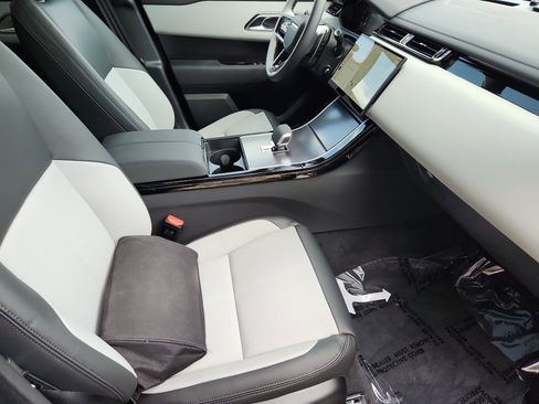 New 2026 Land Rover Range Rover Velar Dynamic SE image 3
