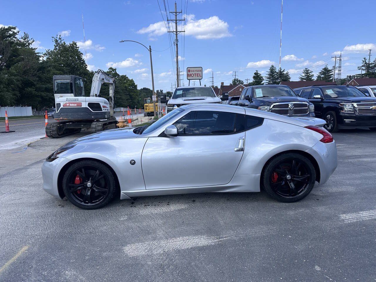 Used 2009 Nissan 370Z Coupe w/ Sport Pkg RWD image 4
