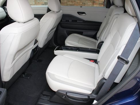 Used 2024 Nissan Pathfinder SL w/ SL Premium Package image 5