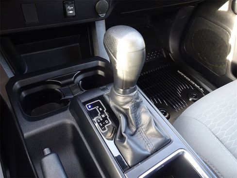 Used 2018 Toyota Tacoma SR image 14