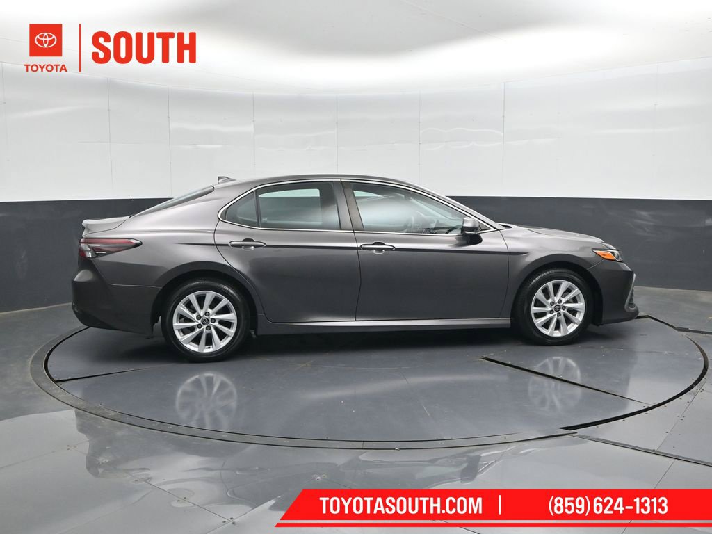 Used 2022 Toyota Camry LE FWD image 3
