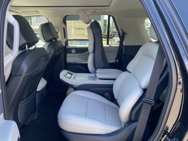 New 2026 Lincoln Navigator Reserve AWD/4WD image 7