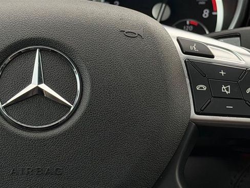 Used 2016 Mercedes-Benz GL 550 4MATIC image 32