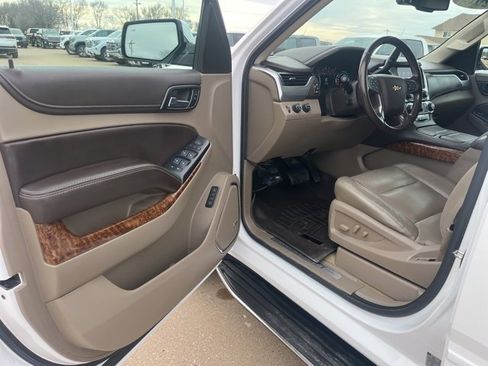 Used 2017 Chevrolet Suburban Premier image 9