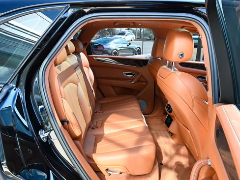 Used 2019 Bentley Bentayga AWD/4WD image 46