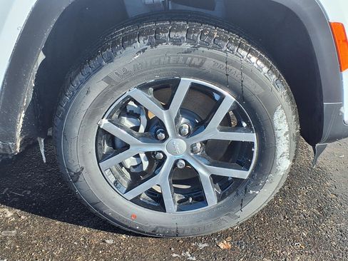 Used 2025 Jeep Grand Cherokee L Limited image 27