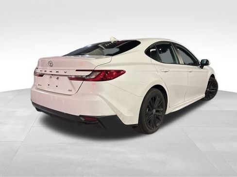 Used 2025 Toyota Camry SE image 5