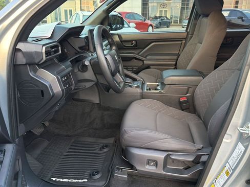 Certified 2024 Toyota Tacoma SR5 AWD/4WD image 10