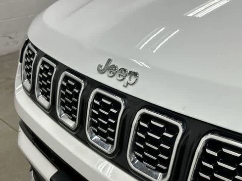 Used 2025 Jeep Compass Limited image 30