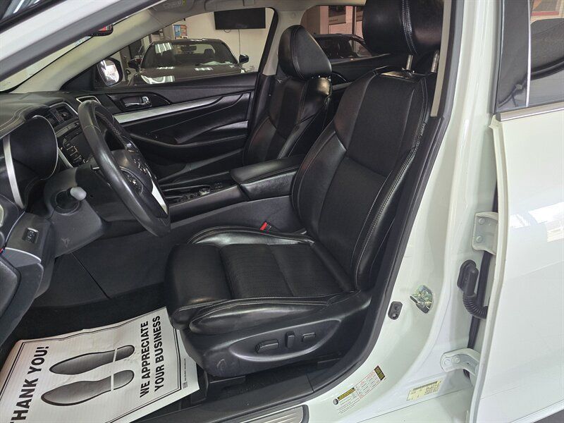 Used 2017 Nissan Maxima 3.5 SV FWD image 9
