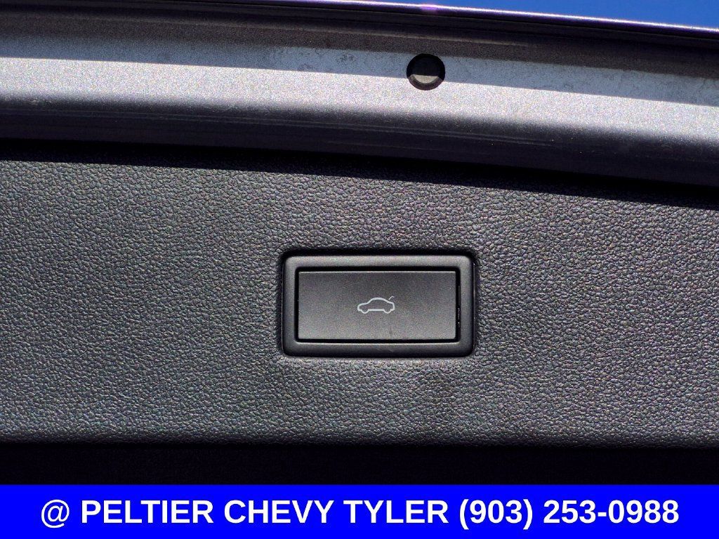 Used 2023 Volkswagen Tiguan SE w/ Panoramic Sunroof Package FWD image 9