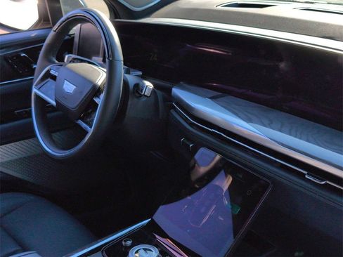 Used 2025 Cadillac Escalade IQ Luxury 2 image 34