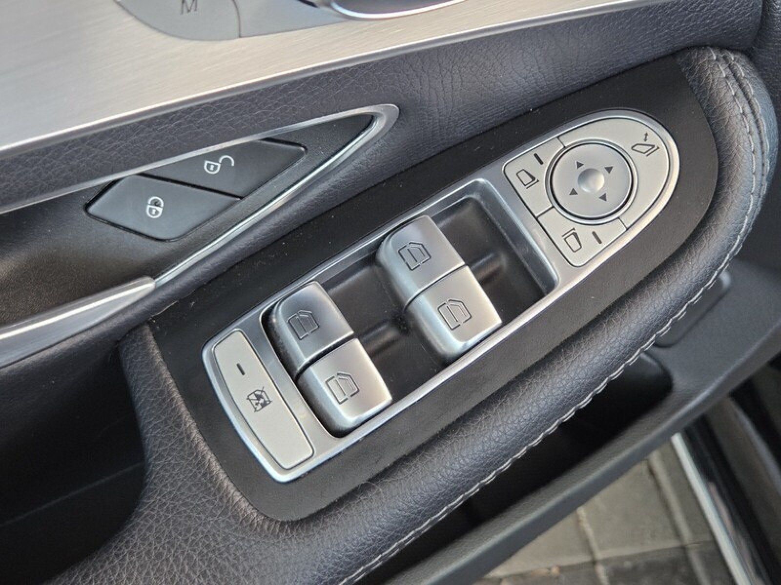 Used 2018 Mercedes-Benz C 300 Sedan image 24
