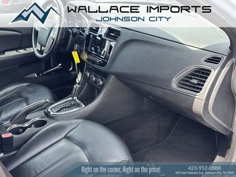 Used 2014 Chrysler 200 Limited FWD image 33