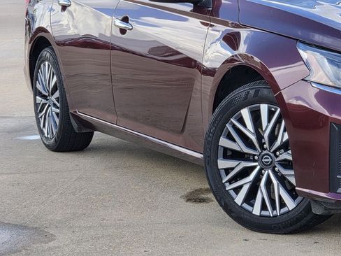 Used 2025 Nissan Altima 2.5 SV FWD image 11
