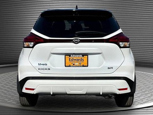 Used 2024 Nissan Kicks SR w/ SR Premium Package FWD image 5