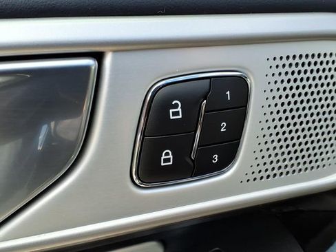 Used 2023 Ford Explorer Platinum w/ Technology Package AWD/4WD image 12