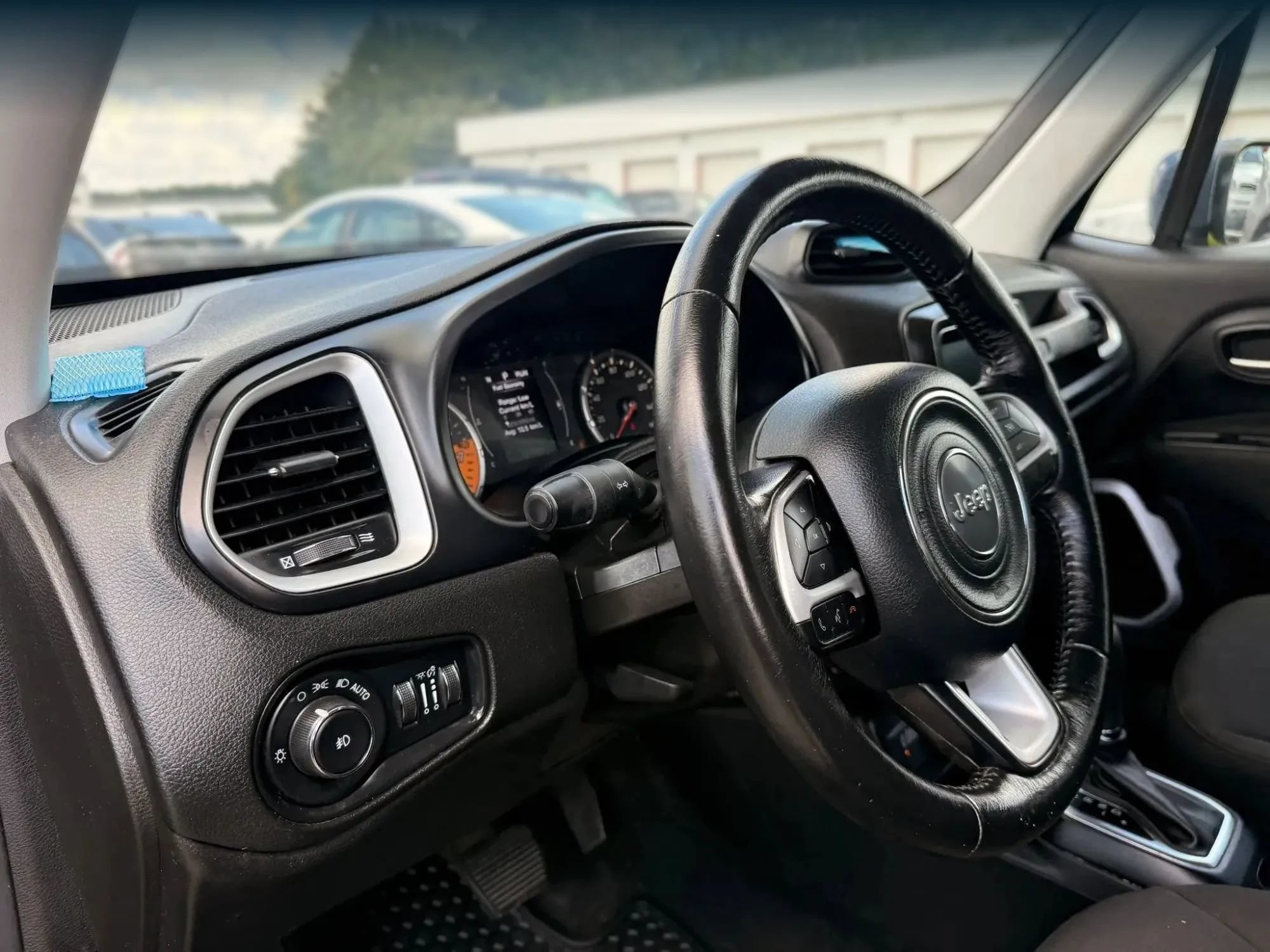 Used 2018 Jeep Renegade Latitude w/ Cold Weather Group AWD/4WD image 17